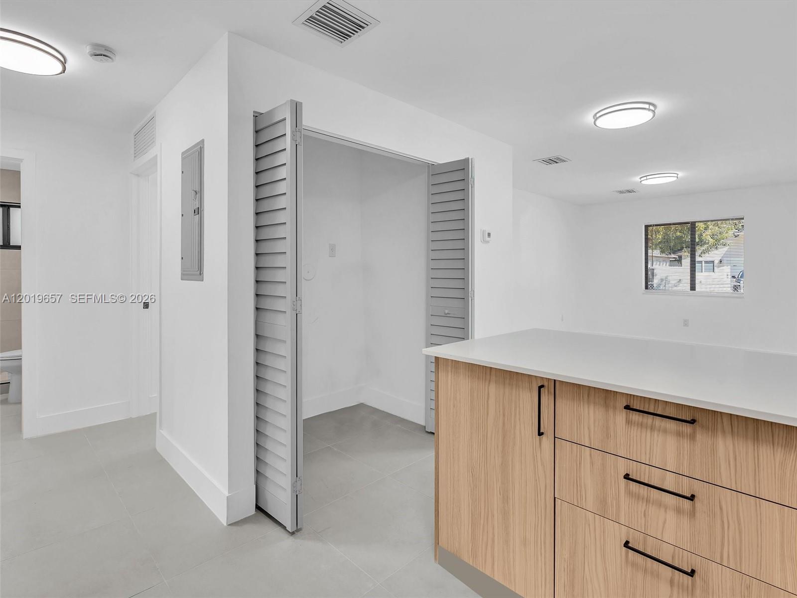 See details / 2032 sq. ft. $ 2026-05-15 0 Photo