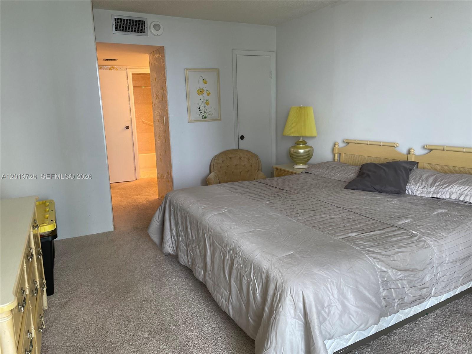 See details 1012 1 / 2 991 sq. ft. $ 2026-05-15 0 Photo