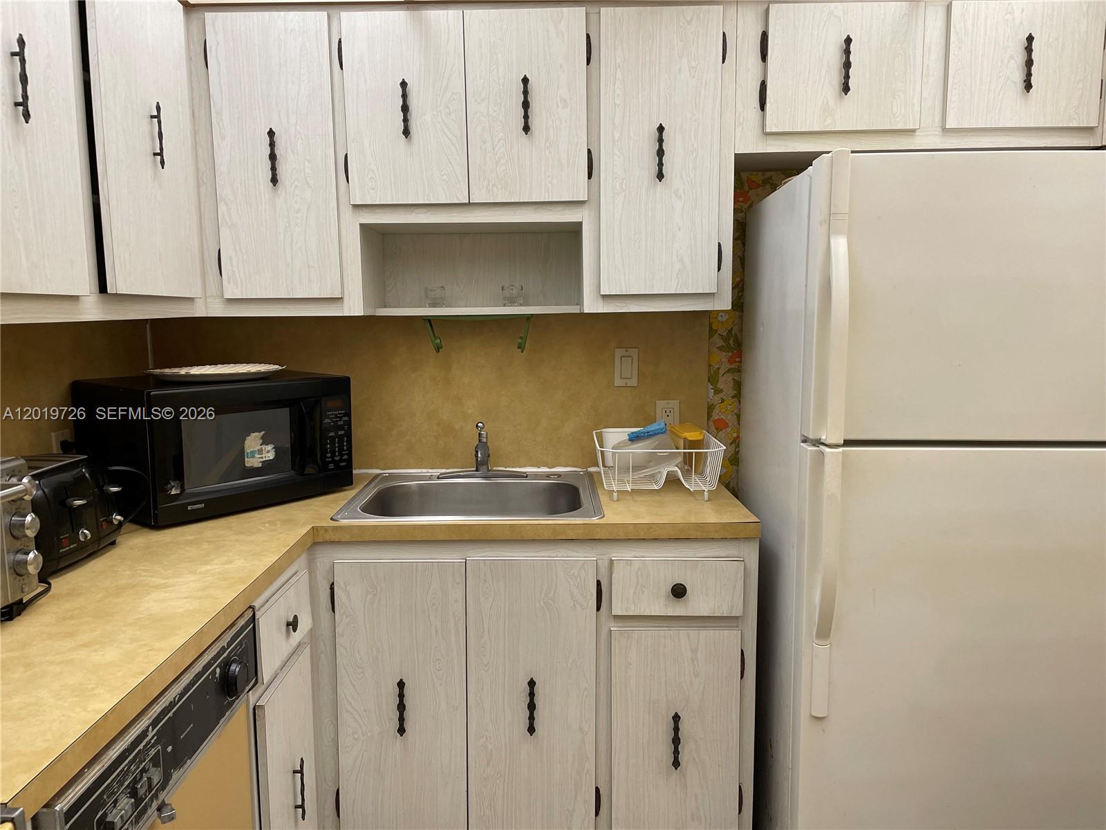 See details 1012 1 / 2 991 sq. ft. $ 2026-05-15 0 Photo