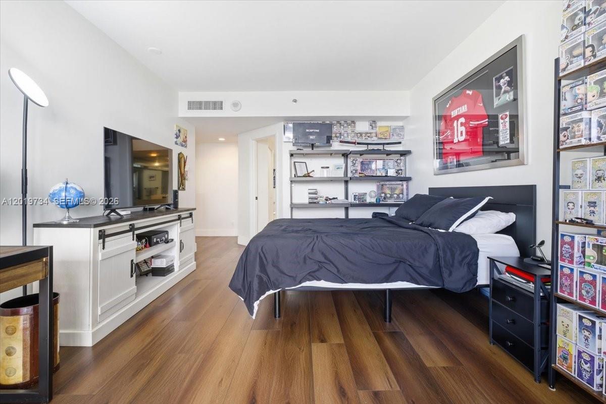 2802 3 / 4 2607 sq. ft. $ 2026-05-15 0 Photo