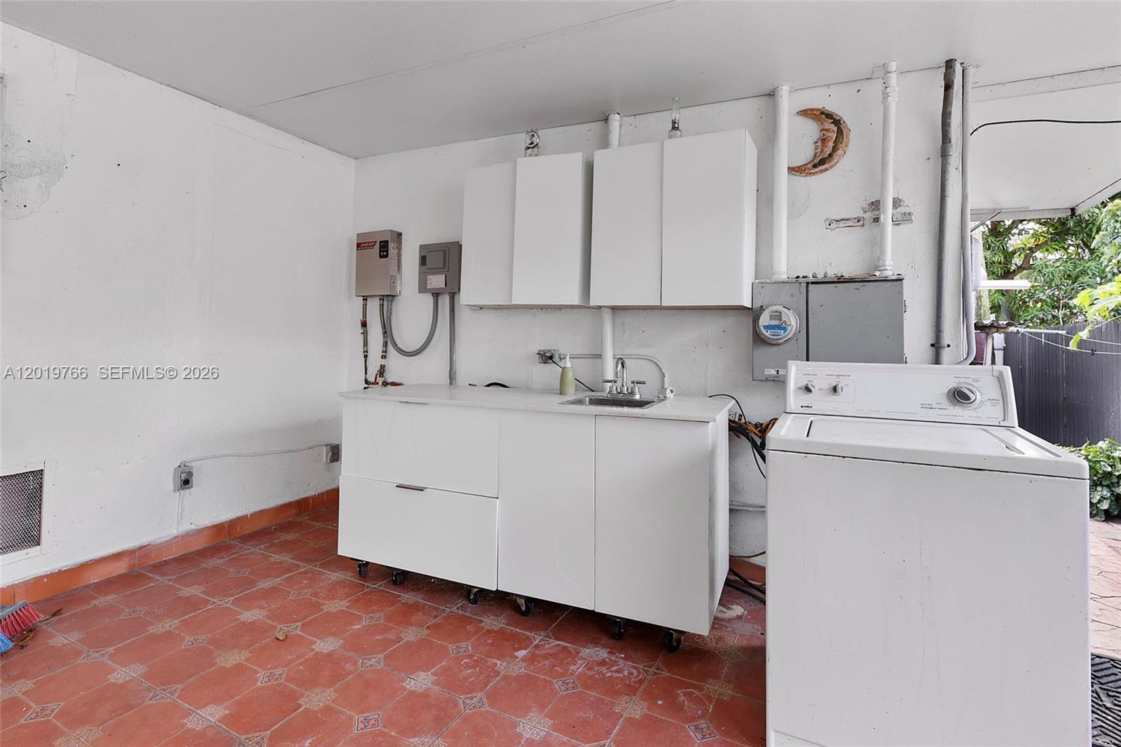   /  1996 sq. ft. $ 2026-05-15 0 Photo
