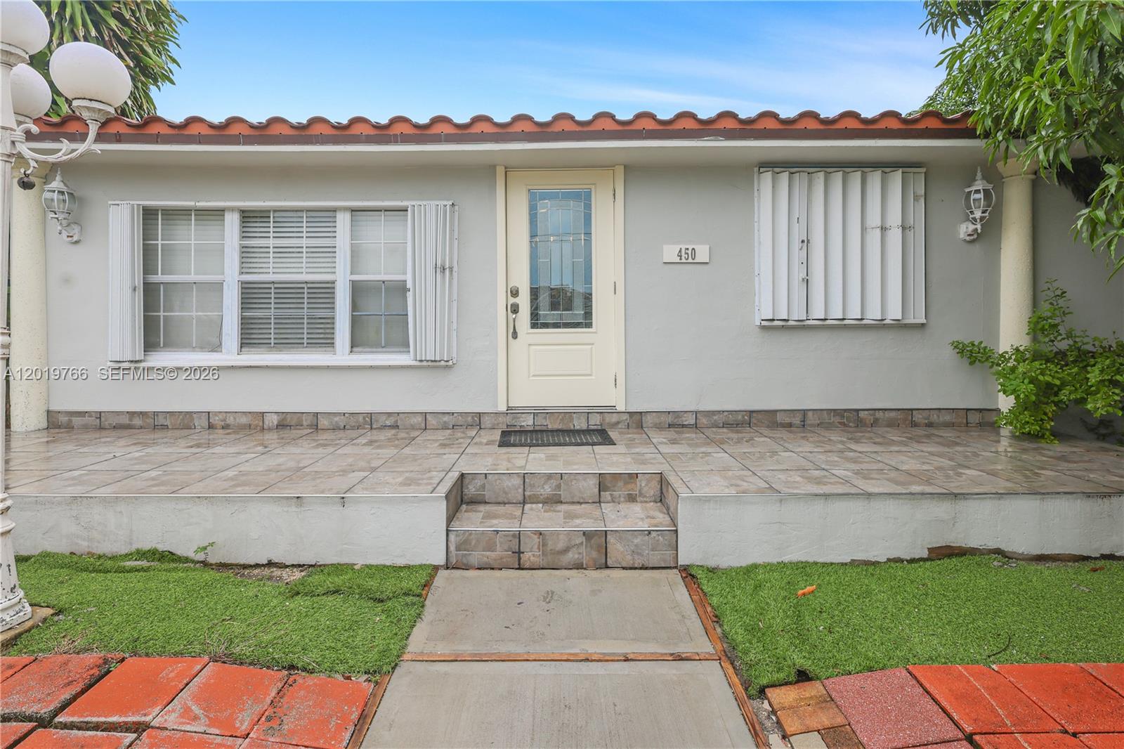   /  1996 sq. ft. $ 2026-05-15 0 Photo