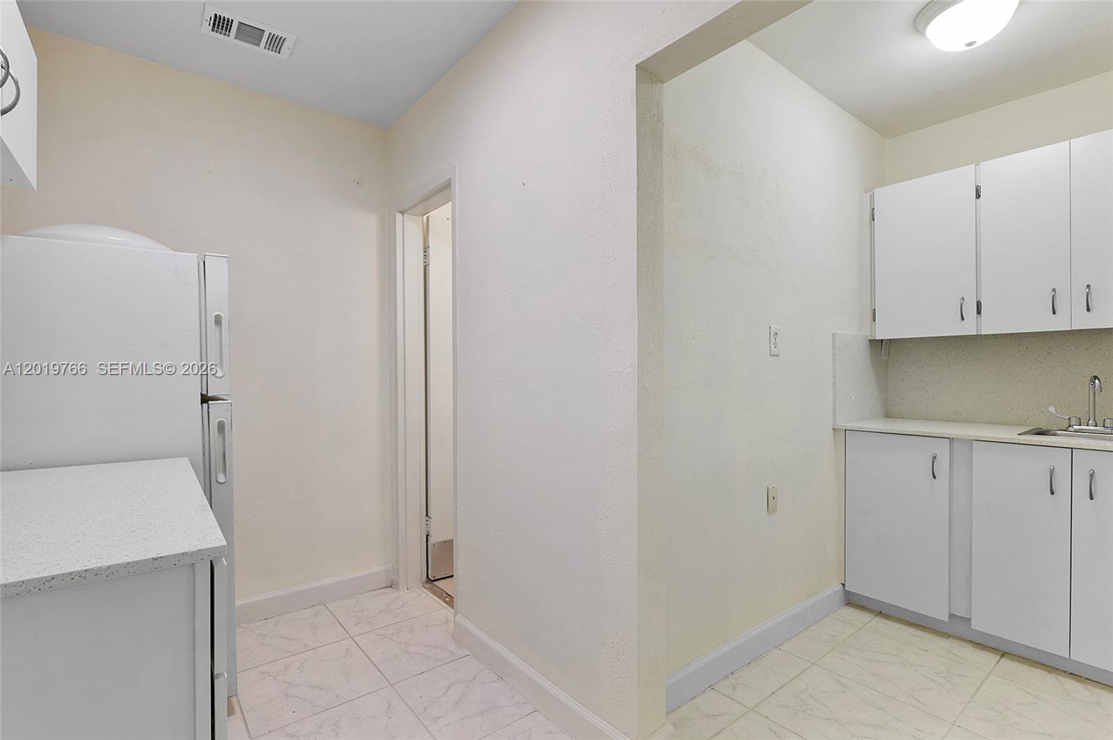   /  1996 sq. ft. $ 2026-05-15 0 Photo