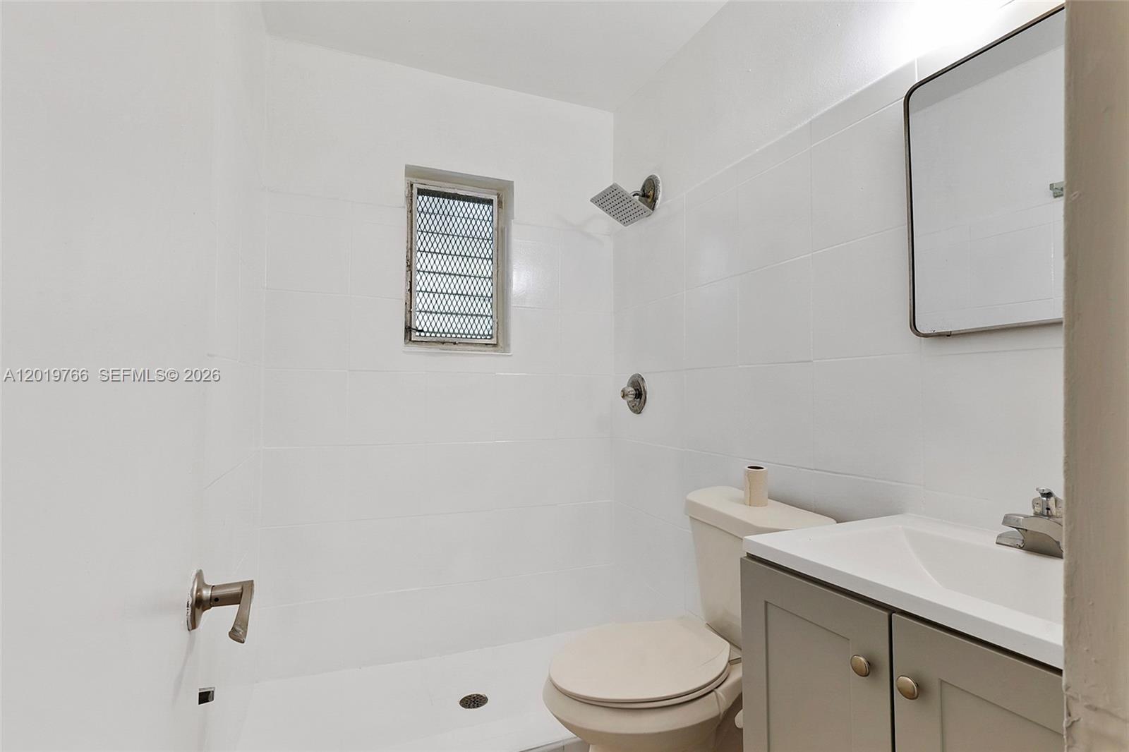   /  1996 sq. ft. $ 2026-05-15 0 Photo
