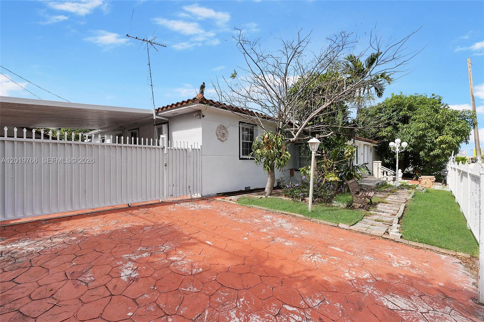   /  1996 sq. ft. $ 2026-05-15 0 Photo