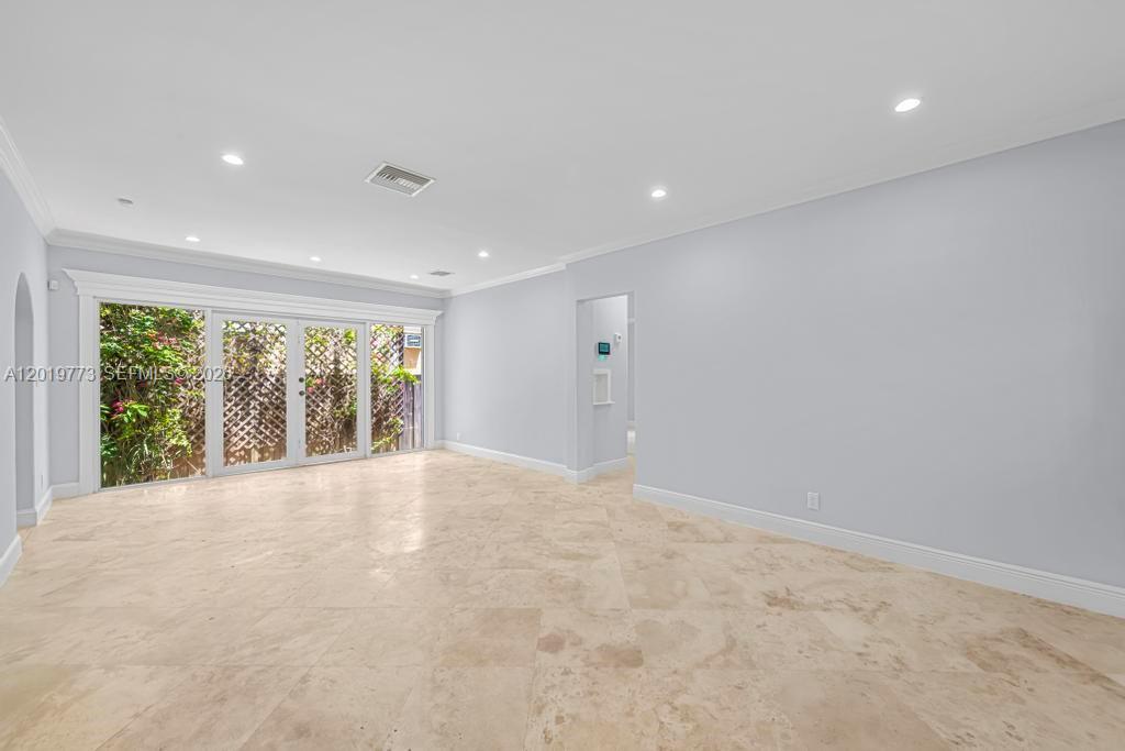Ver detalles / sq. ft. $ 2026-05-15 0 foto
