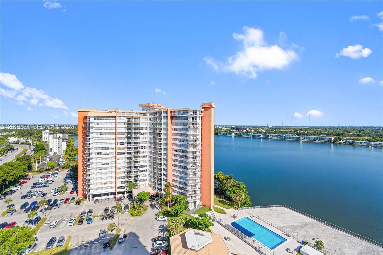 1603E 1 / 2 861 sq. ft. $ 2026-05-15 0 foto