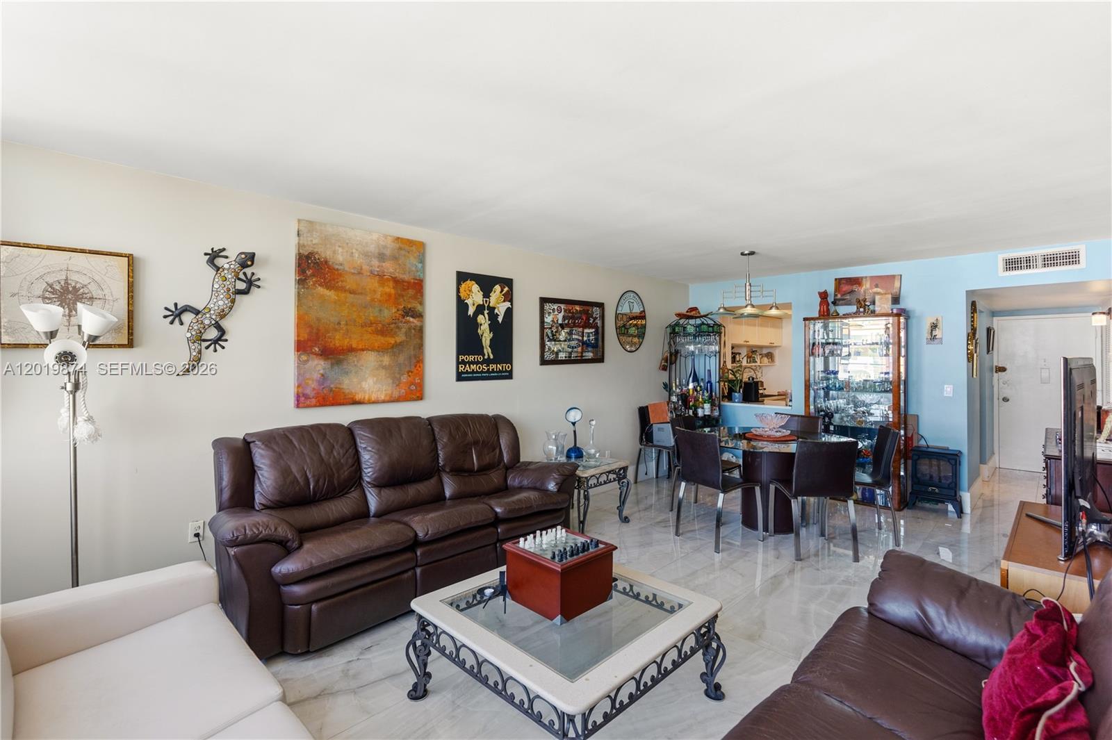 1603E 1 / 2 861 sq. ft. $ 2026-05-15 0 foto
