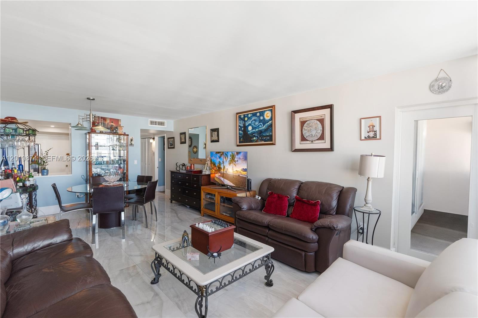1603E 1 / 2 861 sq. ft. $ 2026-05-15 0 foto