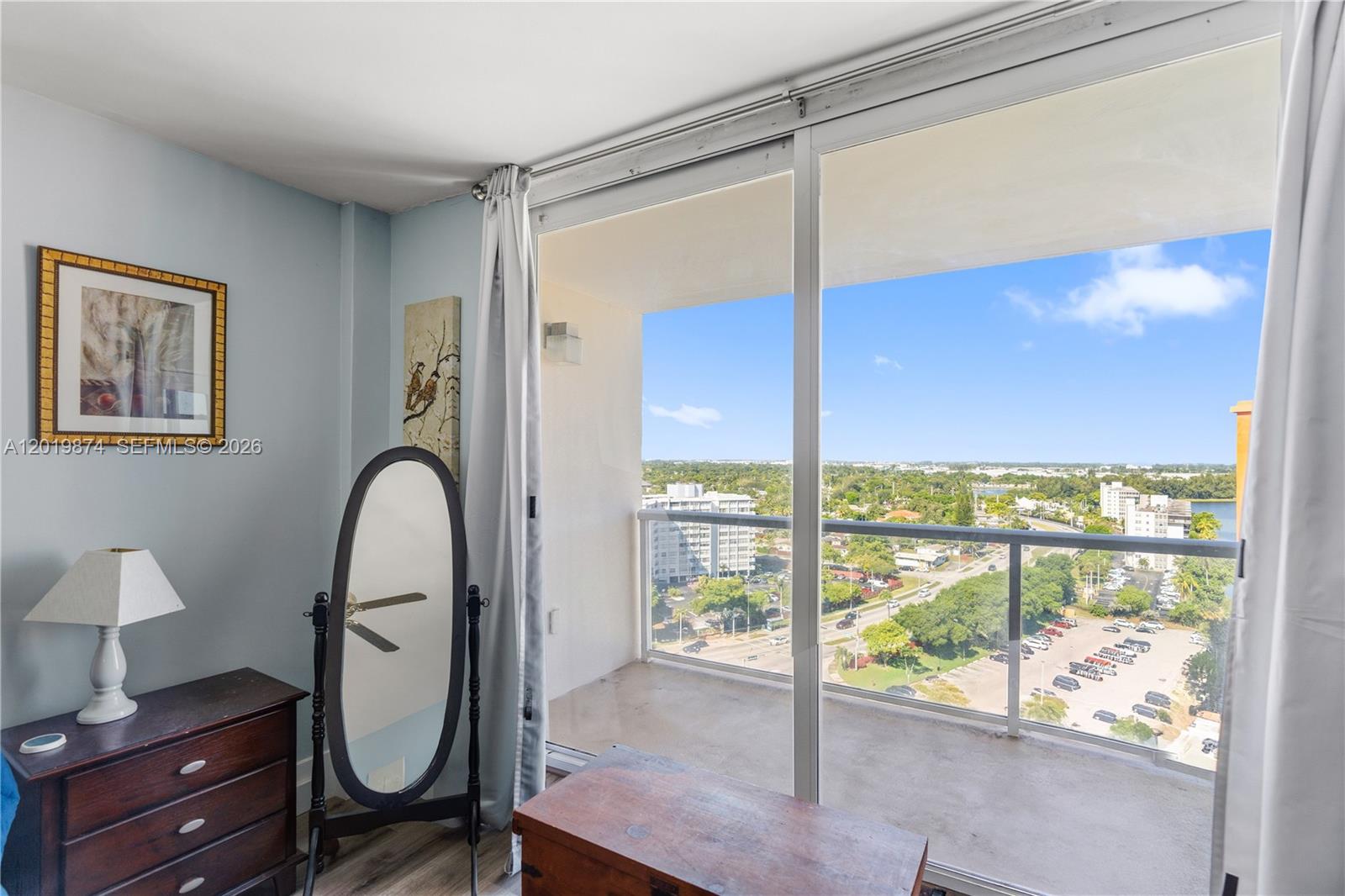 1603E 1 / 2 861 sq. ft. $ 2026-05-15 0 foto