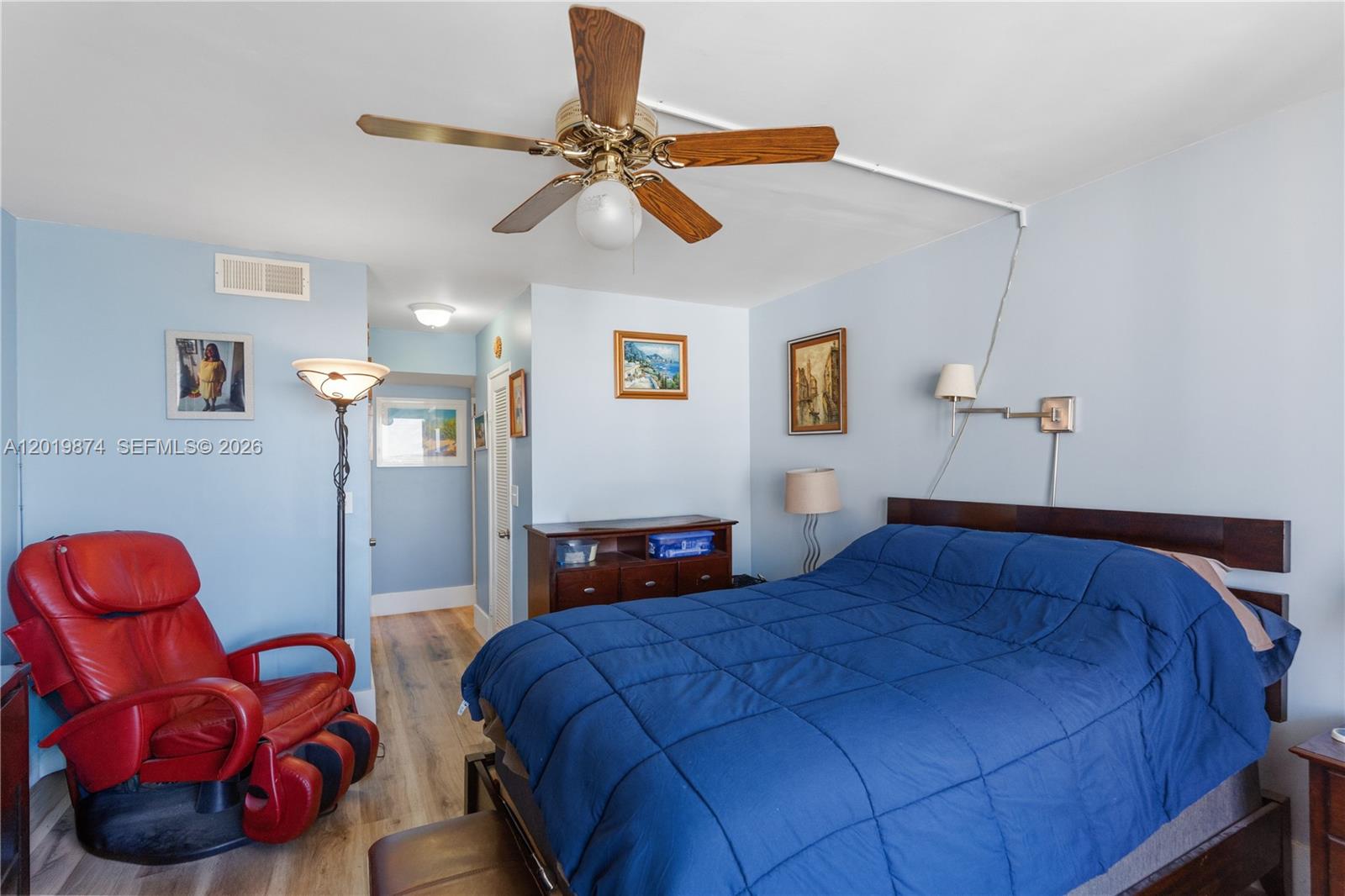 1603E 1 / 2 861 sq. ft. $ 2026-05-15 0 foto