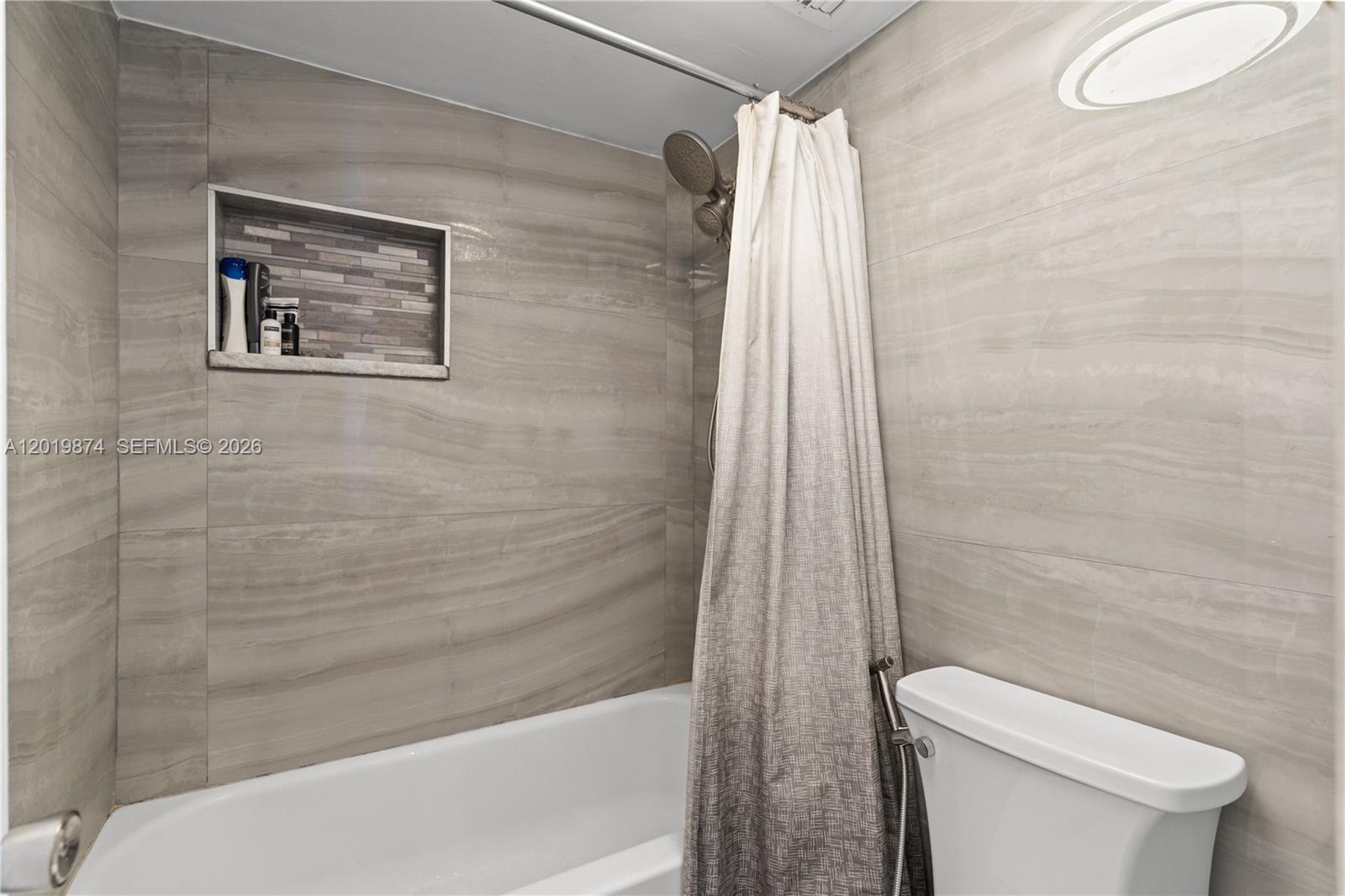 1603E 1 / 2 861 sq. ft. $ 2026-05-15 0 foto
