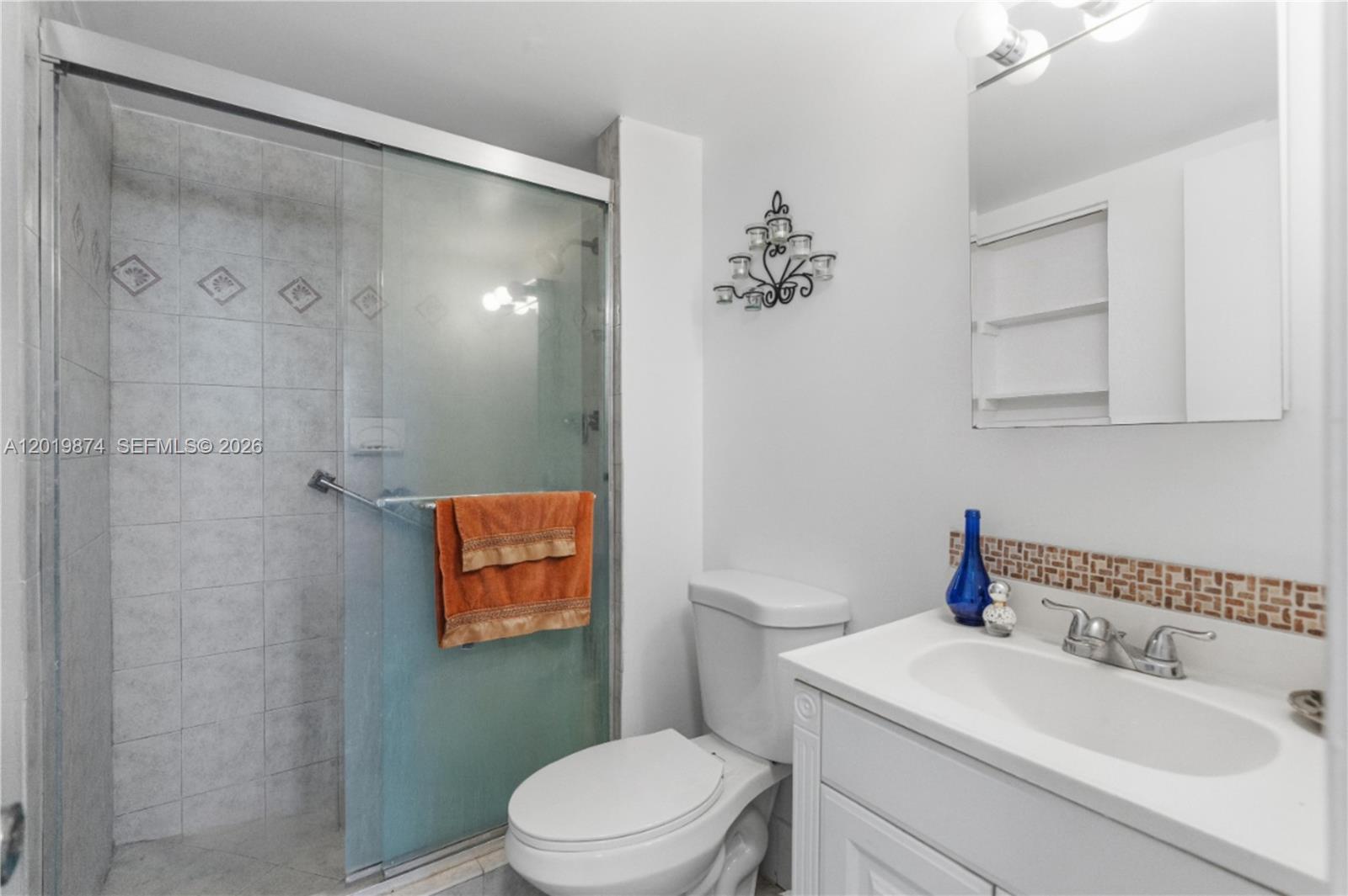 1603E 1 / 2 861 sq. ft. $ 2026-05-15 0 foto