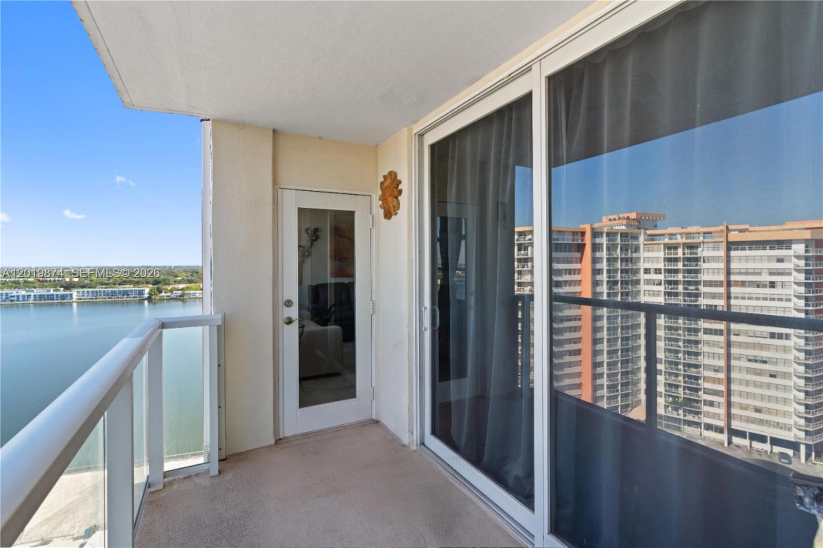 1603E 1 / 2 861 sq. ft. $ 2026-05-15 0 foto