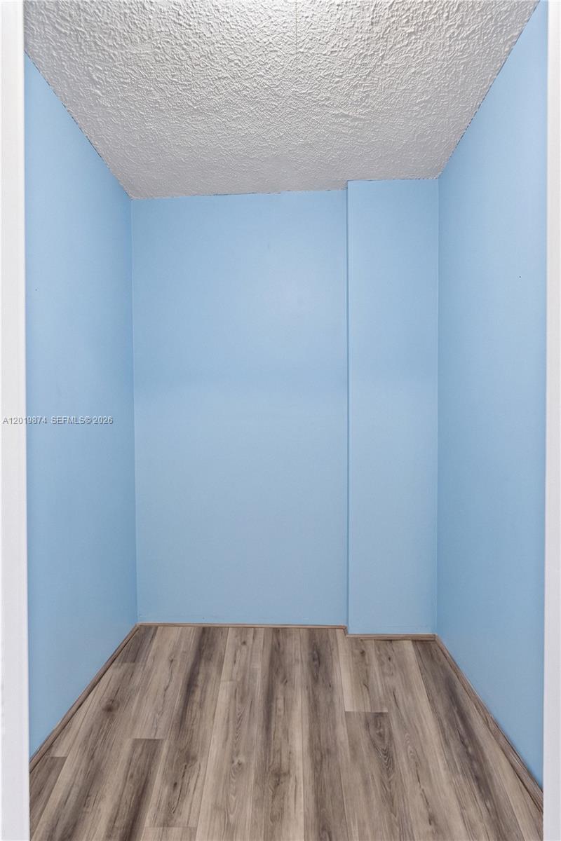 1603E 1 / 2 861 sq. ft. $ 2026-05-15 0 foto