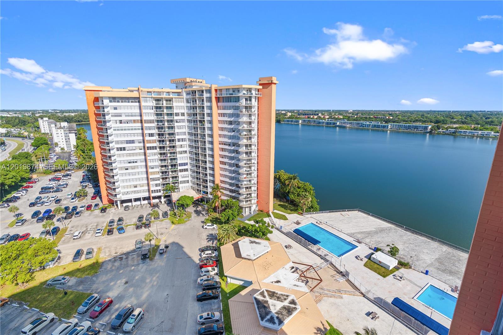 1603E 1 / 2 861 sq. ft. $ 2026-05-15 0 foto