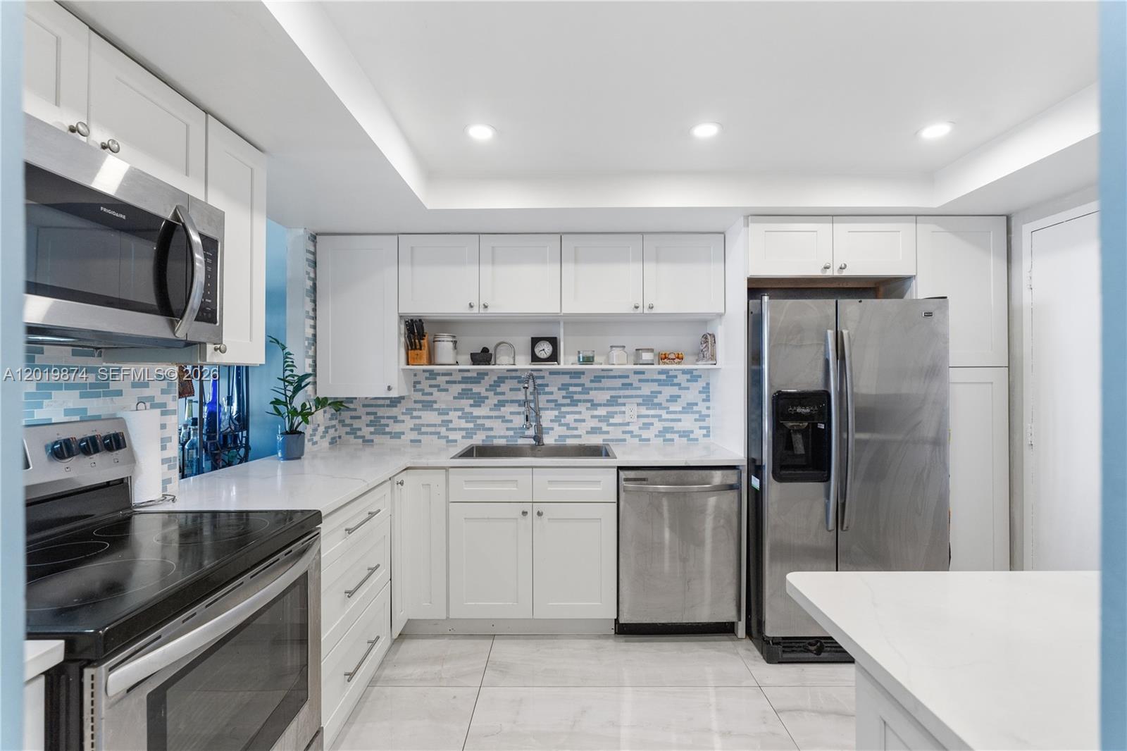 1603E 1 / 2 861 sq. ft. $ 2026-05-15 0 foto
