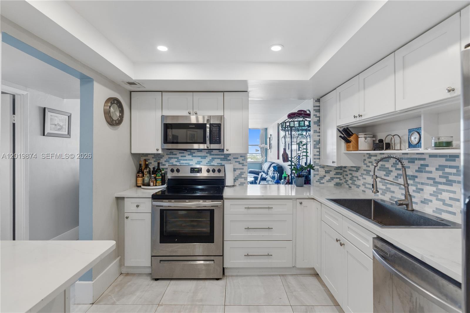 1603E 1 / 2 861 sq. ft. $ 2026-05-15 0 foto