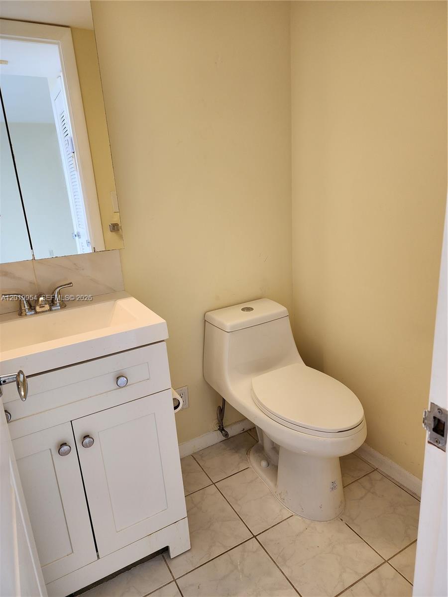 Photo of 3161 Ocean Dr  #903, Hallandale Beach, Florida, 33009 - Guest bathroom