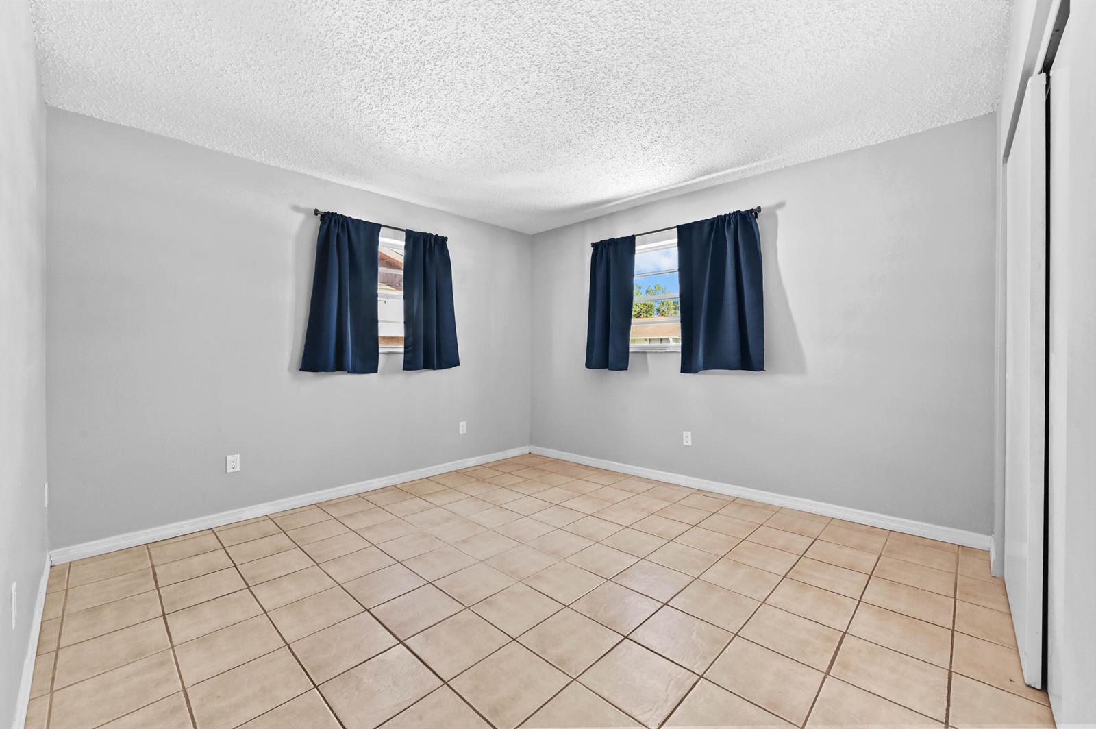 Ver detalles / 0 2146 sq. ft. $ 2026-06-22 0 foto