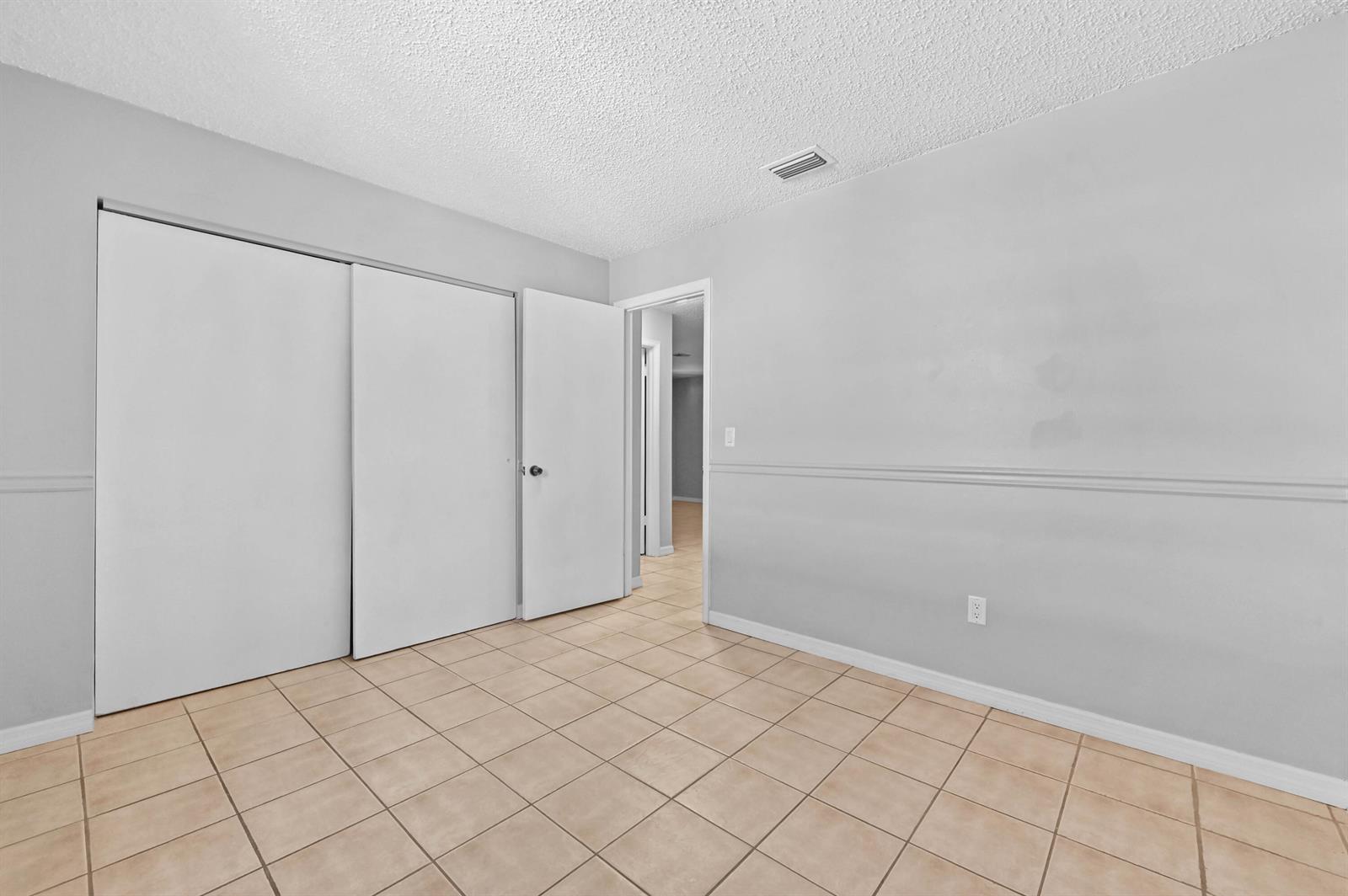 Ver detalles / 0 2146 sq. ft. $ 2026-06-22 0 foto
