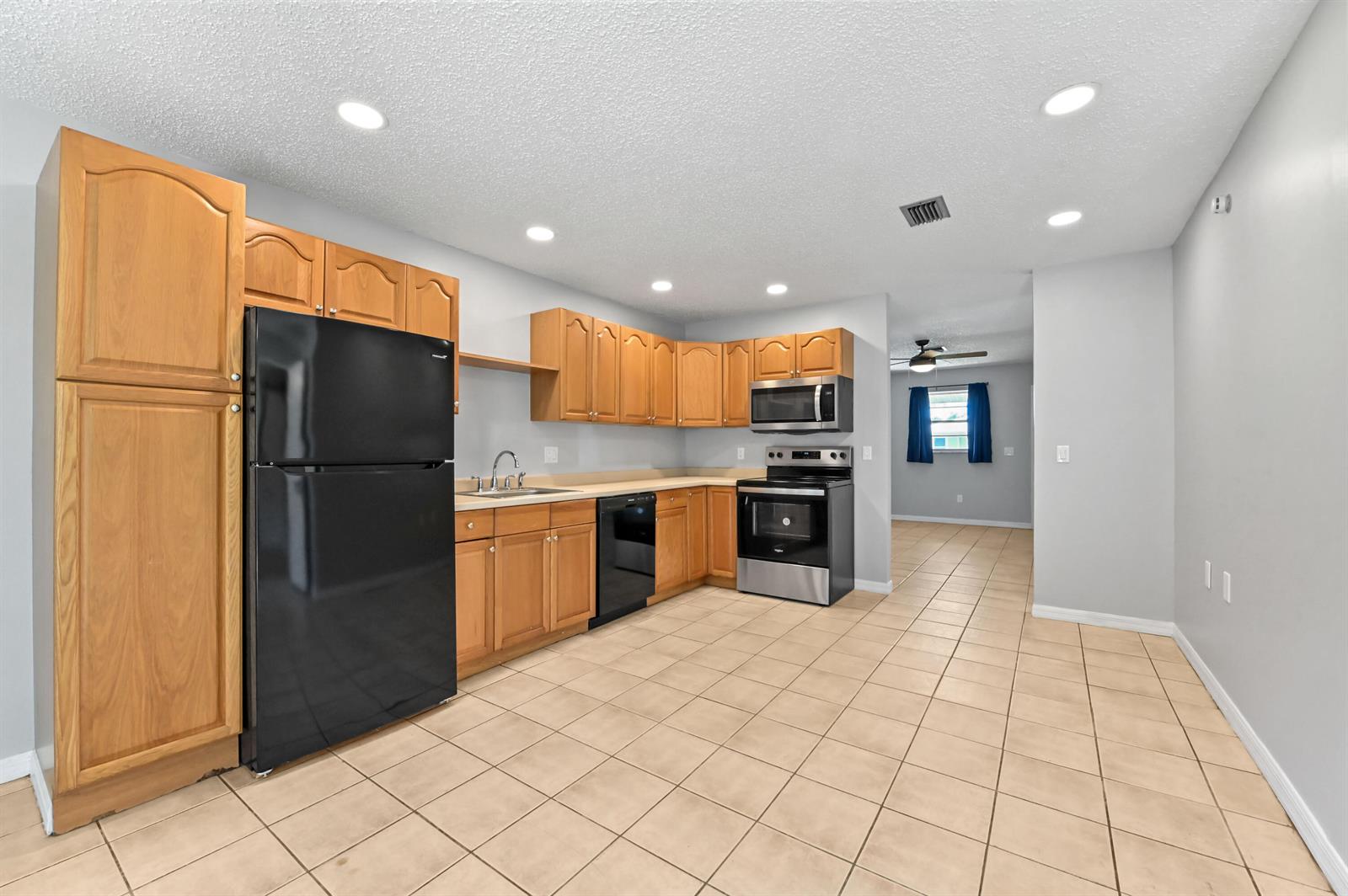 Ver detalles / 0 2146 sq. ft. $ 2026-06-22 0 foto