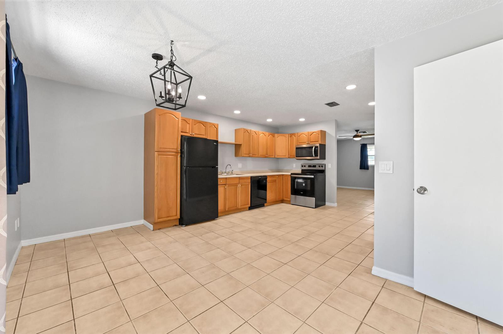 Ver detalles / 0 2146 sq. ft. $ 2026-06-22 0 foto