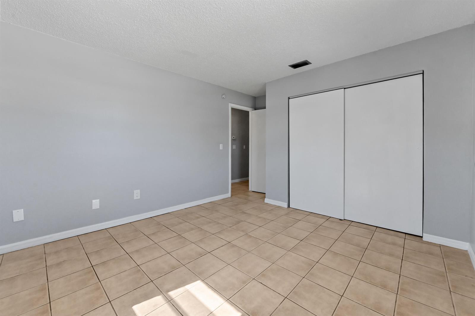 Ver detalles / 0 2146 sq. ft. $ 2026-06-22 0 foto