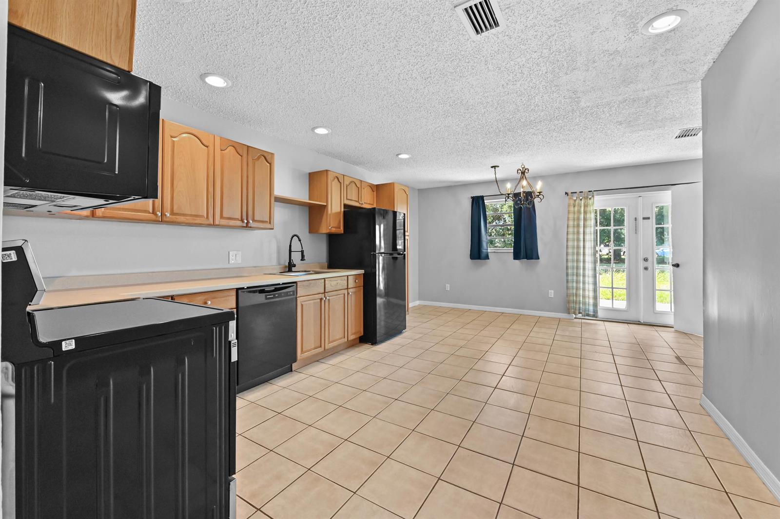 Ver detalles / 0 2146 sq. ft. $ 2026-06-22 0 foto