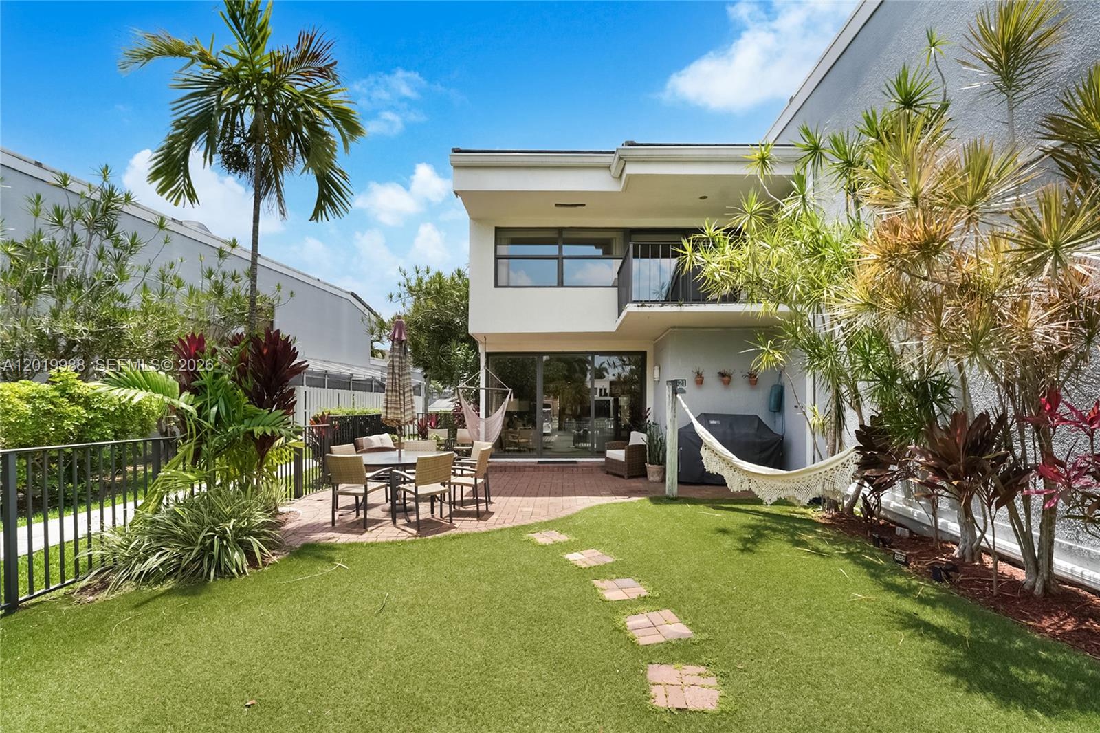 Photo of 321 Poinciana Dr (321), Sunny Isles Beach, Florida, 33160 -