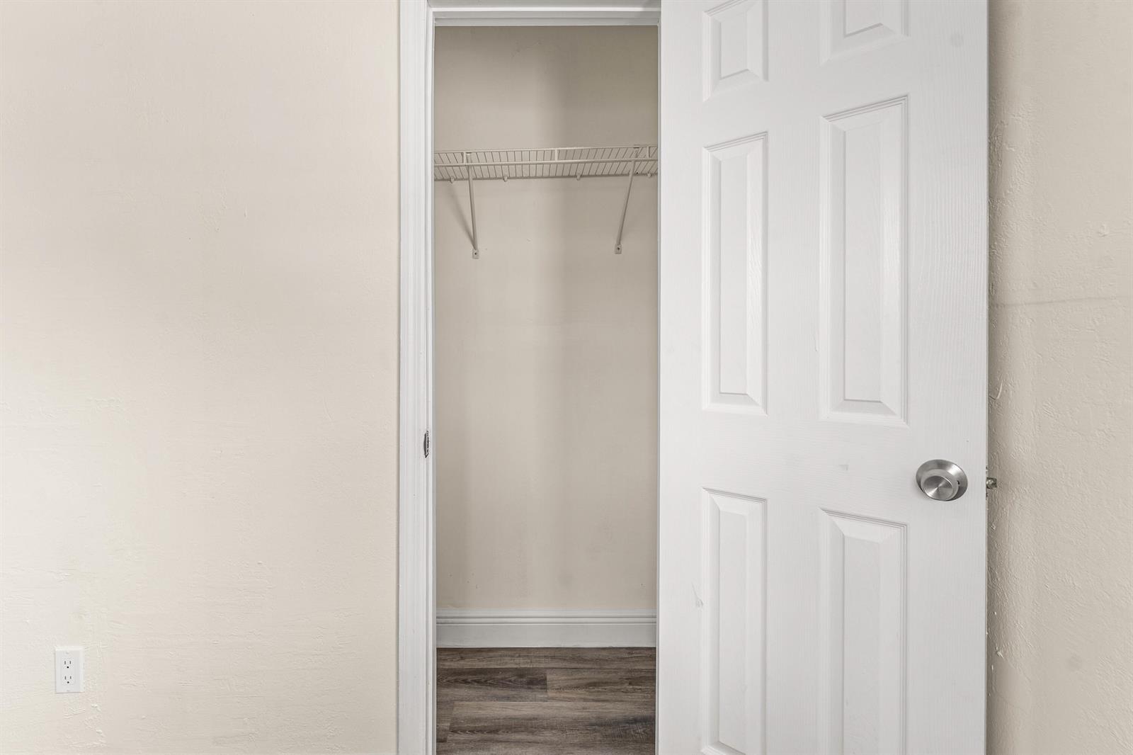   / 0 3300 sq. ft. $ 2026-06-20 0 foto