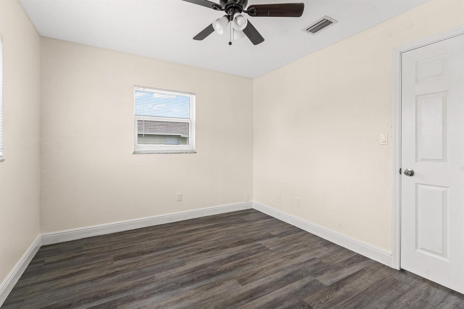   / 0 3300 sq. ft. $ 2026-06-20 0 foto