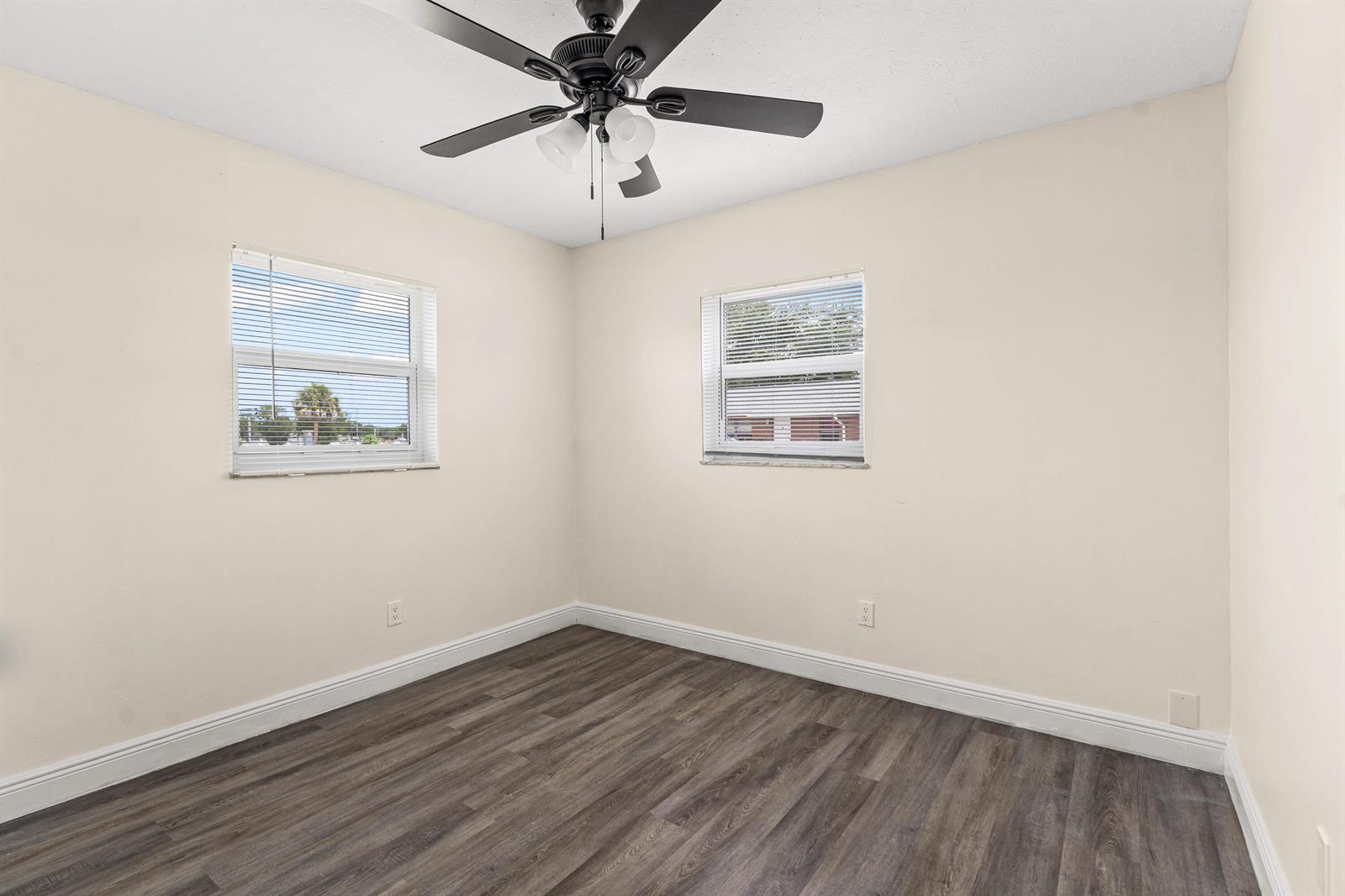   / 0 3300 sq. ft. $ 2026-06-20 0 foto