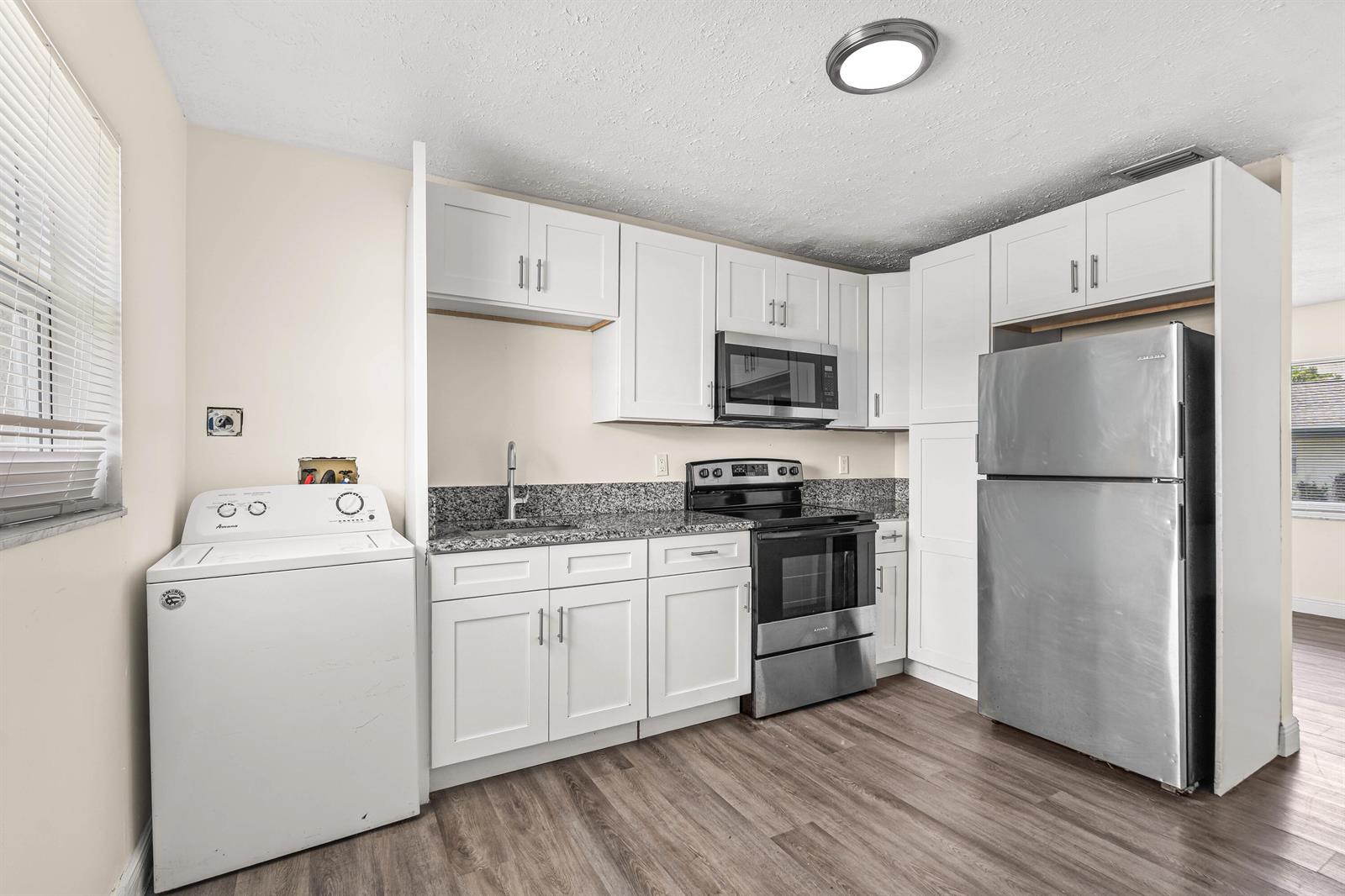   / 0 3300 sq. ft. $ 2026-06-20 0 foto