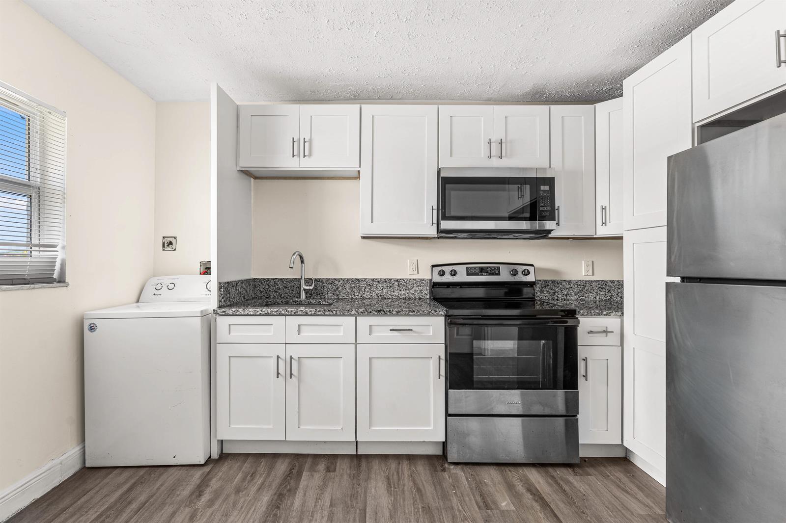  / 0 3300 sq. ft. $ 2026-06-20 0 foto