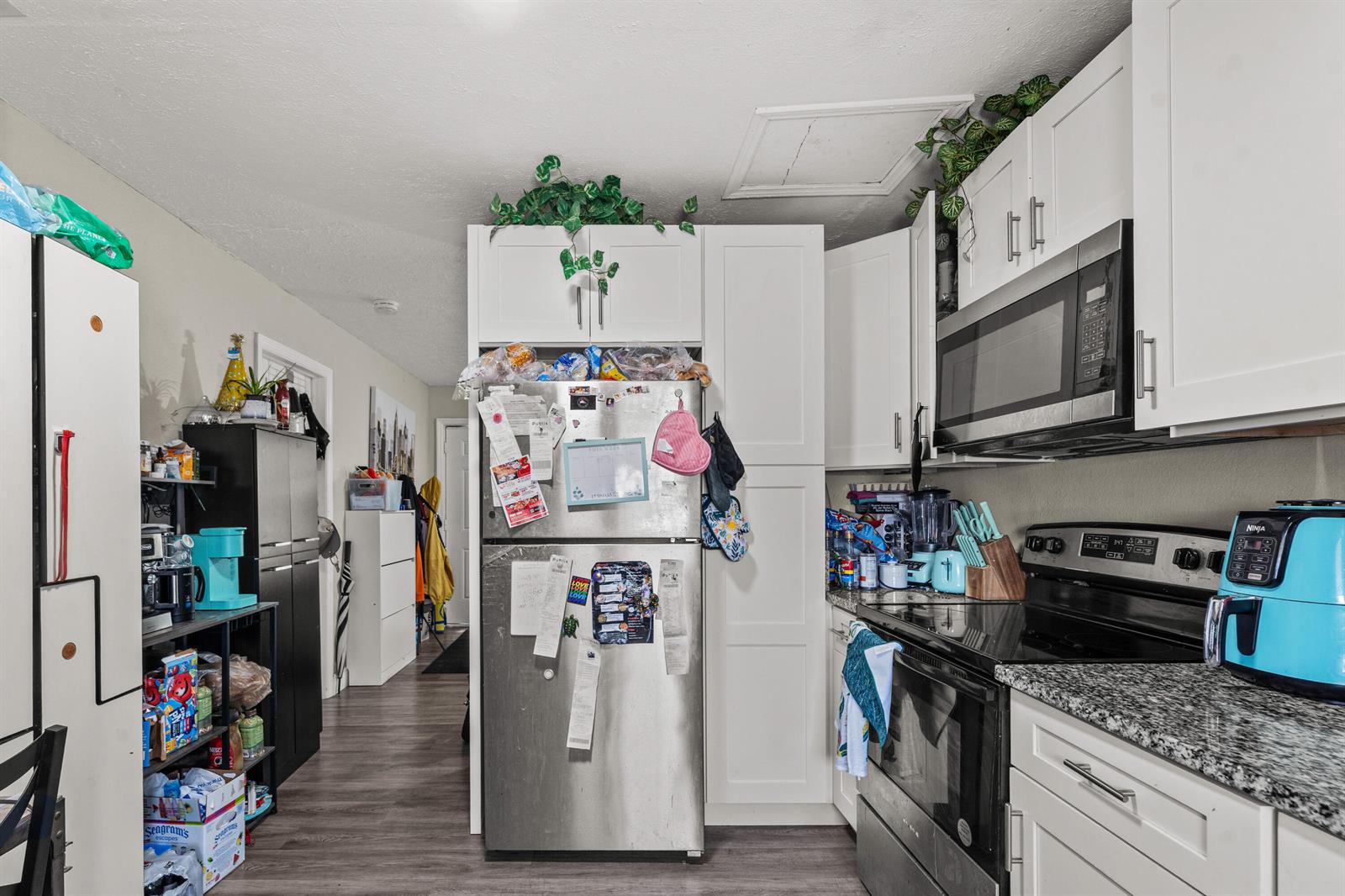   / 0 3300 sq. ft. $ 2026-06-20 0 foto