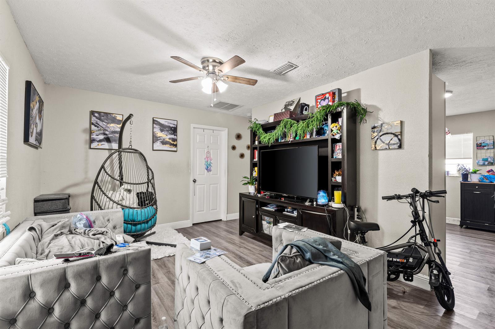   / 0 3300 sq. ft. $ 2026-06-20 0 foto