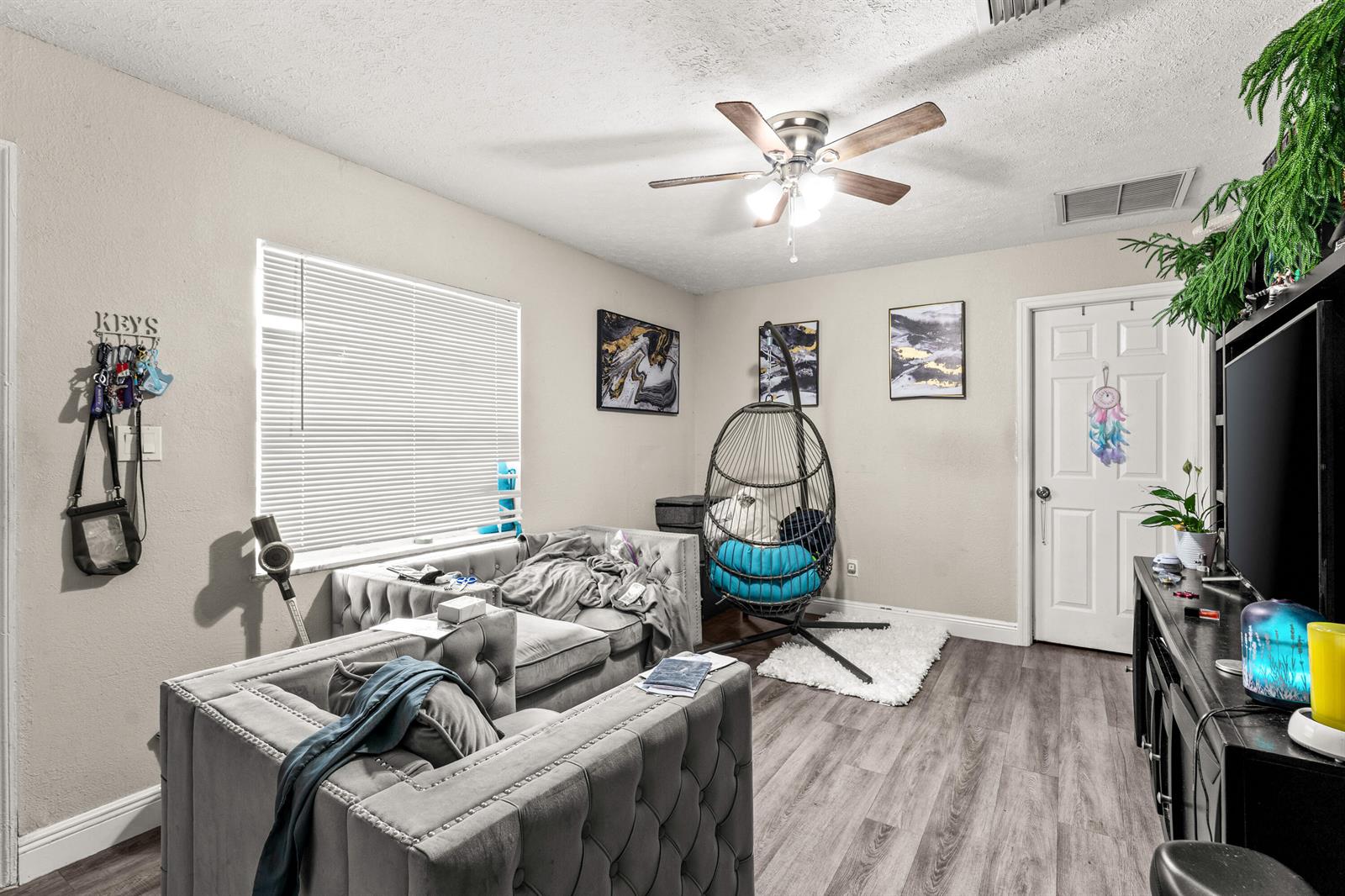   / 0 3300 sq. ft. $ 2026-06-20 0 foto