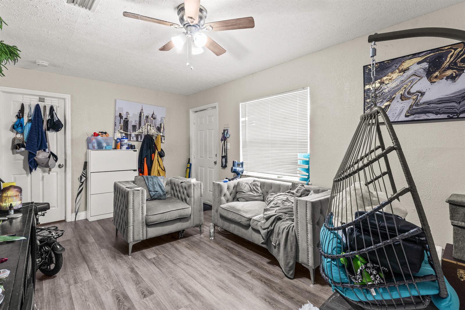   / 0 3300 sq. ft. $ 2026-06-20 0 foto
