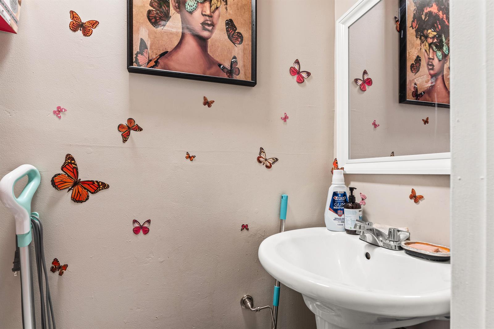   / 0 3300 sq. ft. $ 2026-06-20 0 foto