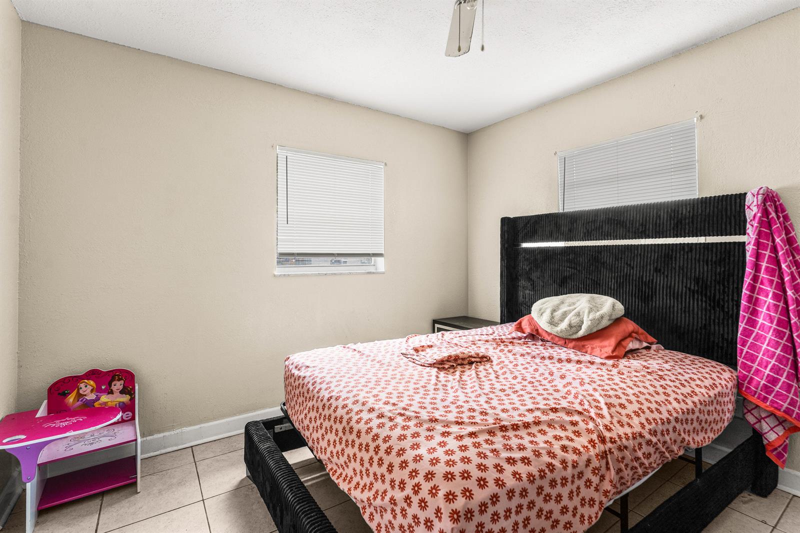   / 0 3300 sq. ft. $ 2026-06-20 0 foto