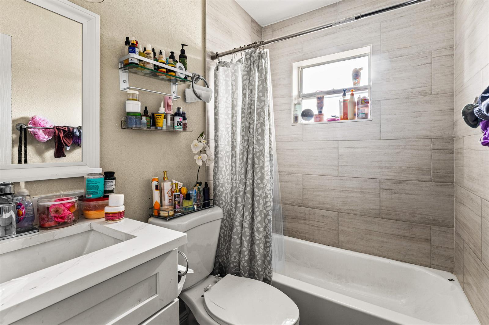   / 0 3300 sq. ft. $ 2026-06-20 0 foto