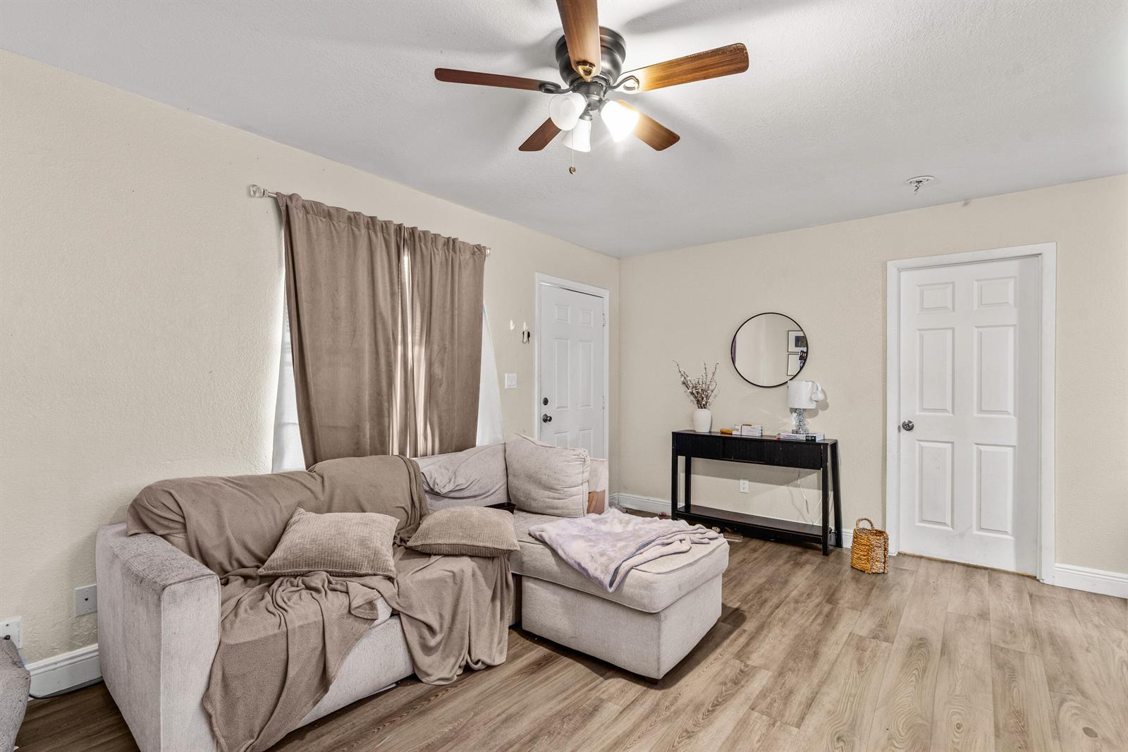   / 0 3300 sq. ft. $ 2026-06-20 0 foto
