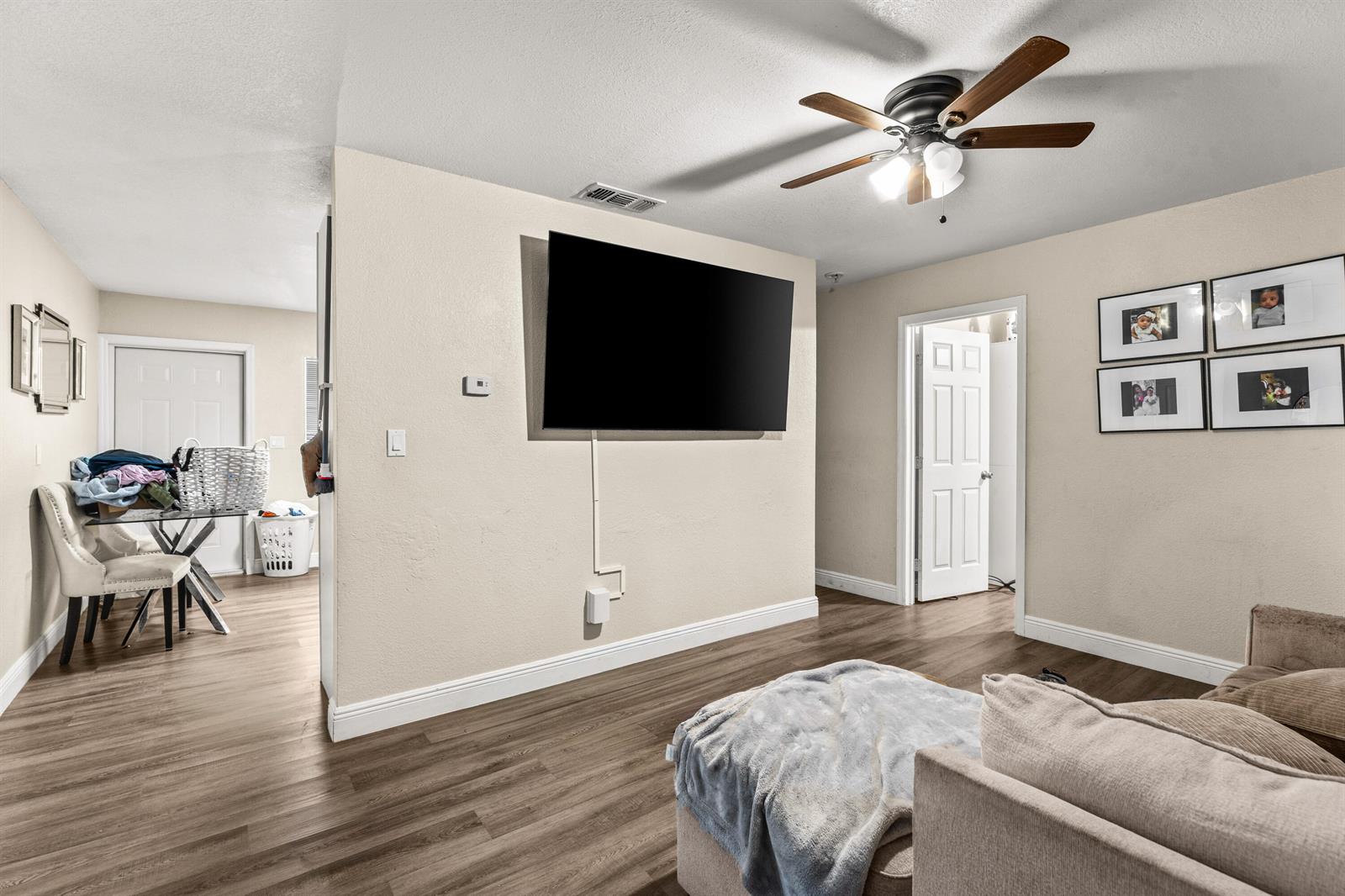   / 0 3300 sq. ft. $ 2026-06-20 0 foto