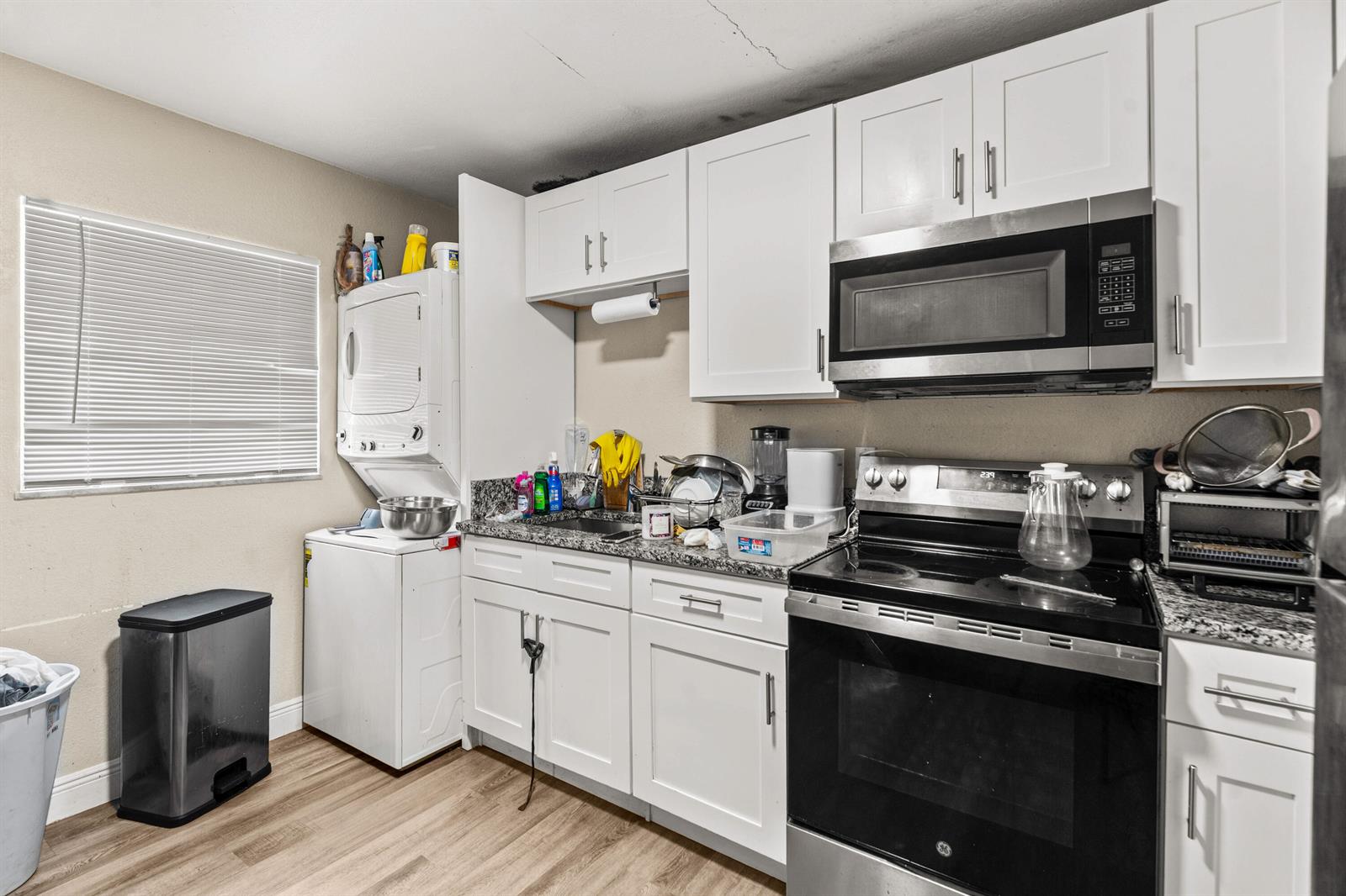   / 0 3300 sq. ft. $ 2026-06-20 0 foto
