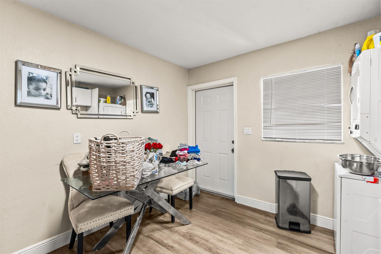   / 0 3300 sq. ft. $ 2026-06-20 0 foto