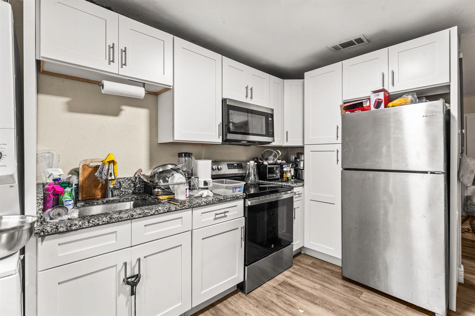   / 0 3300 sq. ft. $ 2026-06-20 0 foto