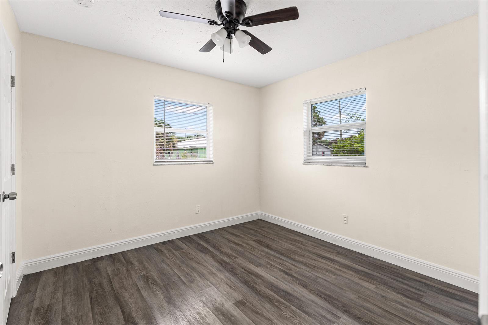   / 0 3300 sq. ft. $ 2026-06-20 0 foto
