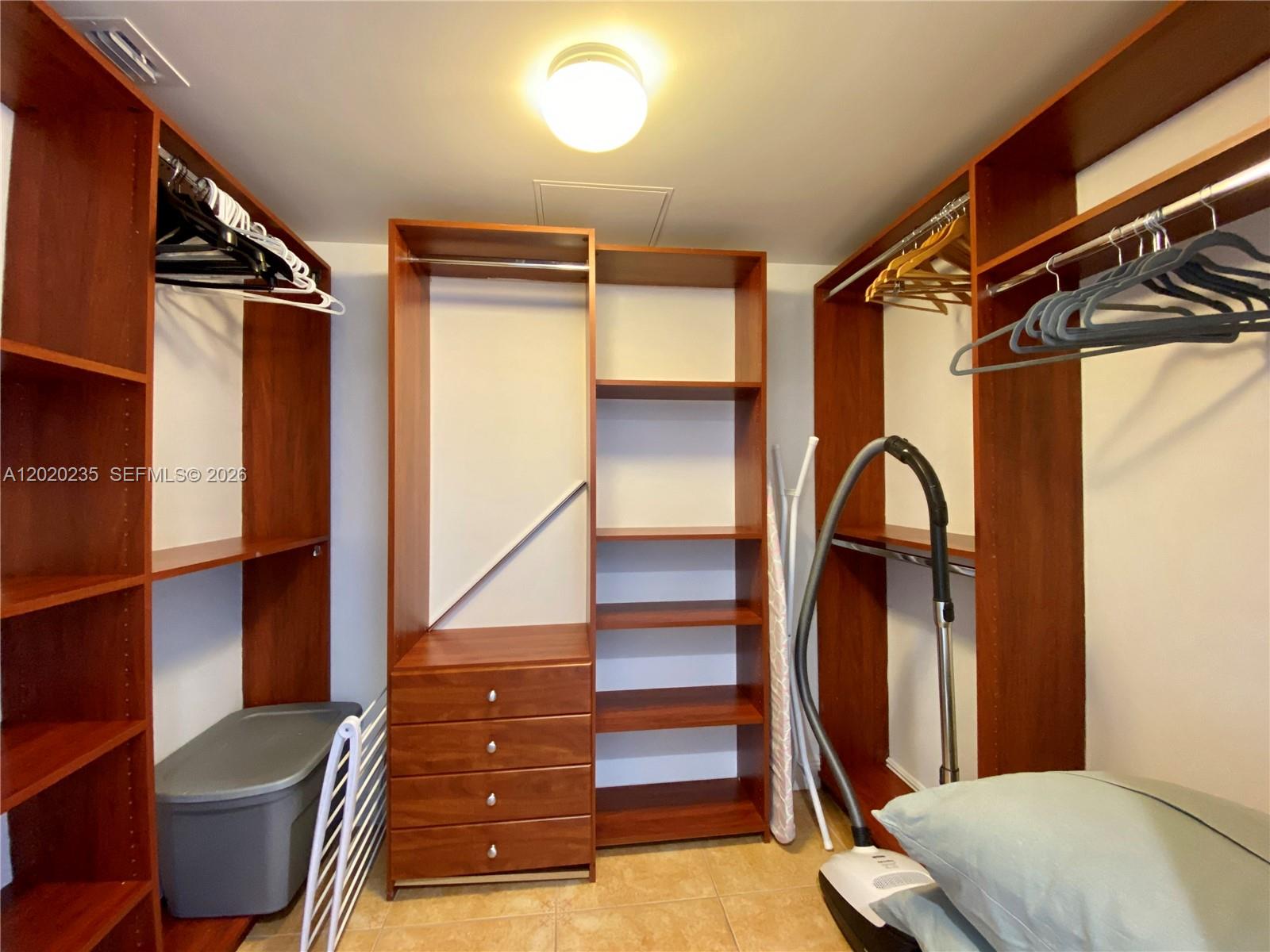 4810 2 / 2 1337 sq. ft. $ 2026-05-16 0 Photo