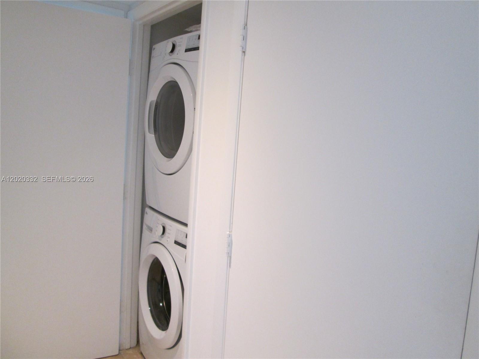 See details 2301 3 / 4 2078 sq. ft. $ 2026-07-03 0 Photo